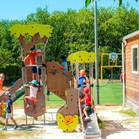 Campsite Bien Etre En 5 Etoiles Au Coeur Du Sud Ardeche, Domaine De Chaussy, Rivieres Vignobles Et Villages Classes Lagorce (Ardeche)
